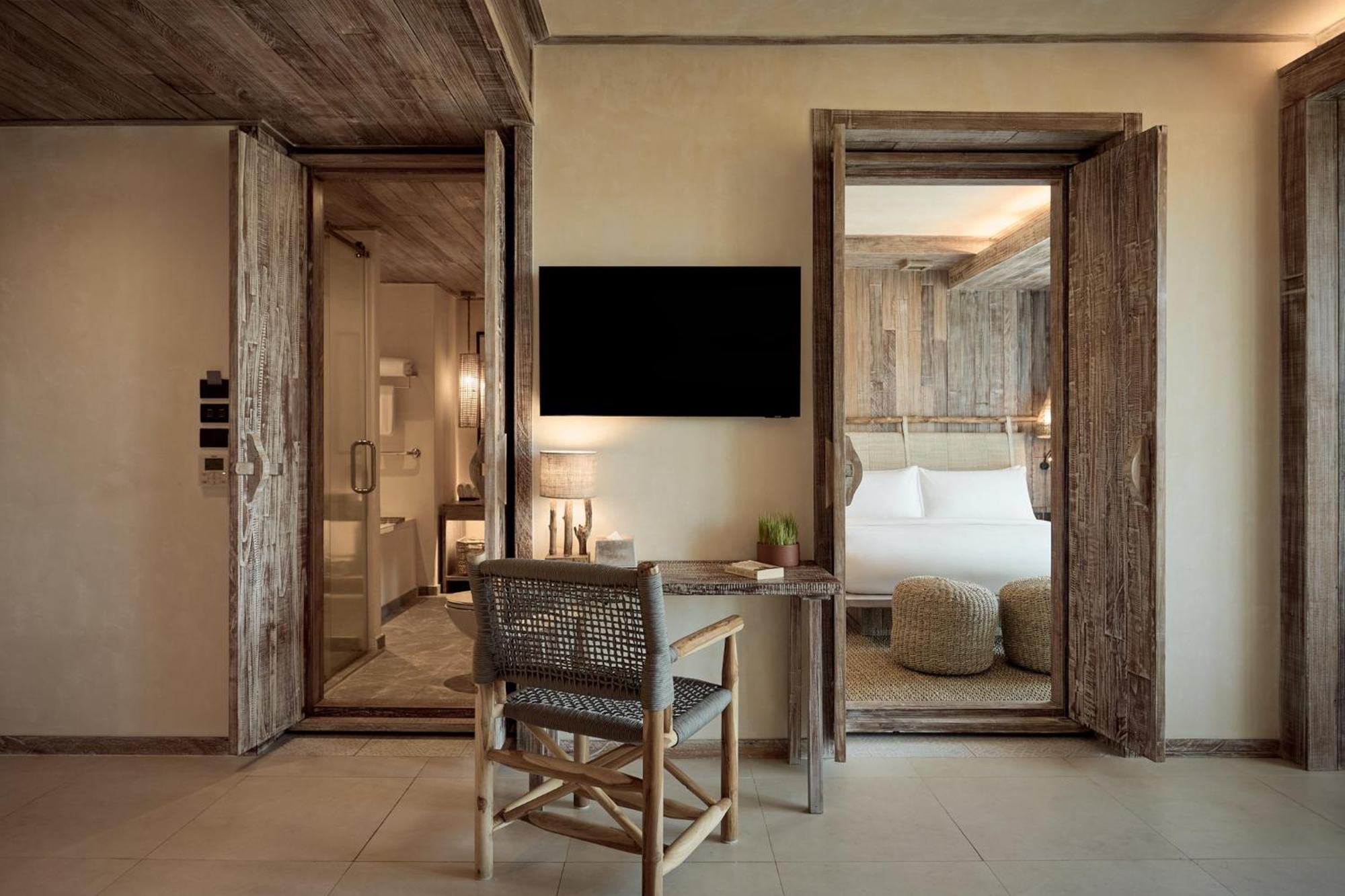 Dinso Resort & Villas Phuket, Vignette Collection By Ihg Patong Екстер'єр фото Deluxe Room